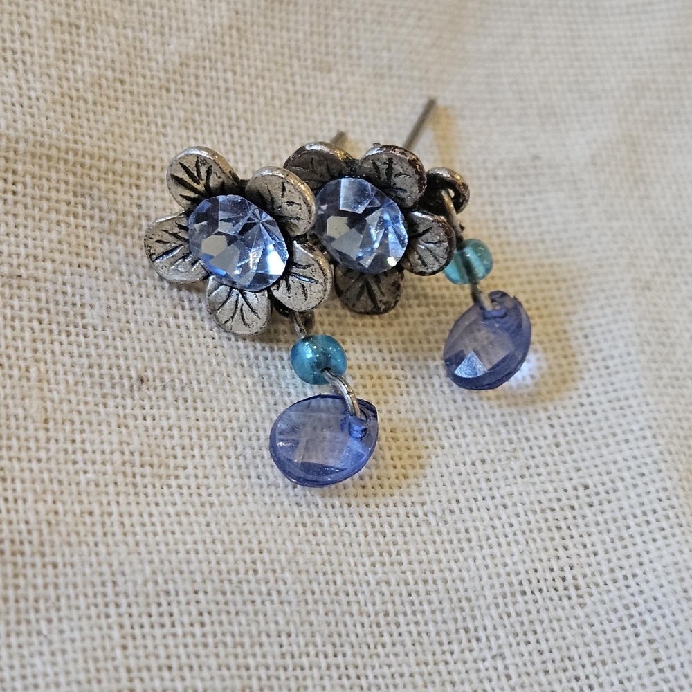 Dainty Blue Floral Earring